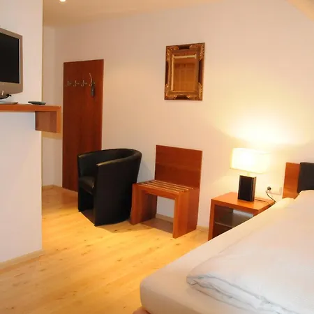 Boardinghouse Wadenspanner 3* التدورف